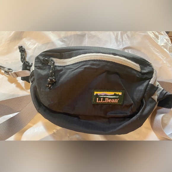 🔥L.L Bean Adults' Stowaway Hip Pack, Black & Gray🔥 - Picture 2 of 12
